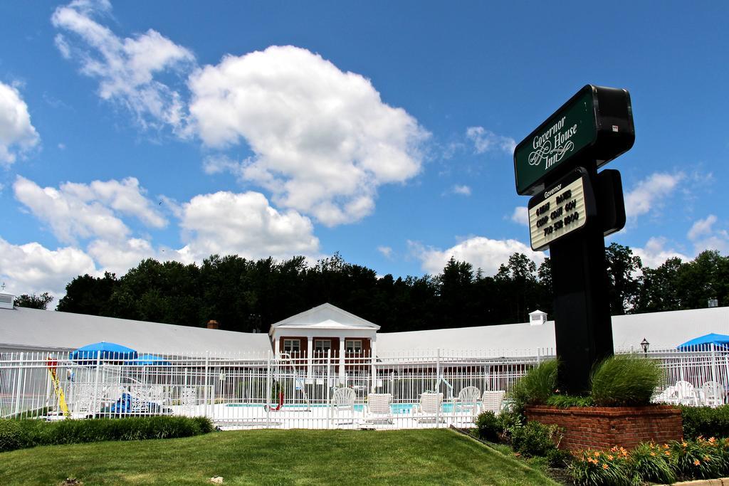 Governor House Inn Arlington/Falls Church Bagian luar foto