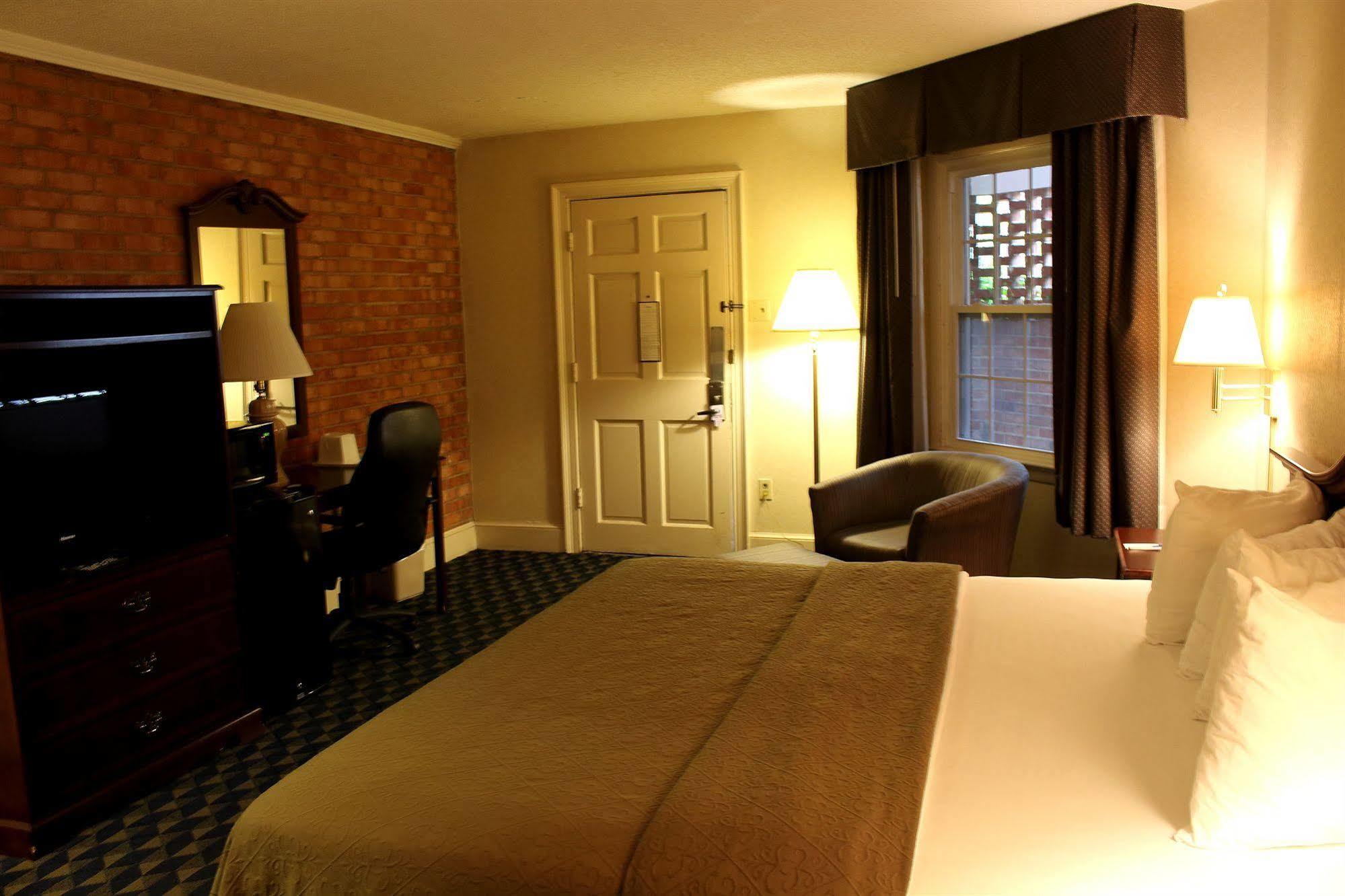 Governor House Inn Arlington/Falls Church Bagian luar foto