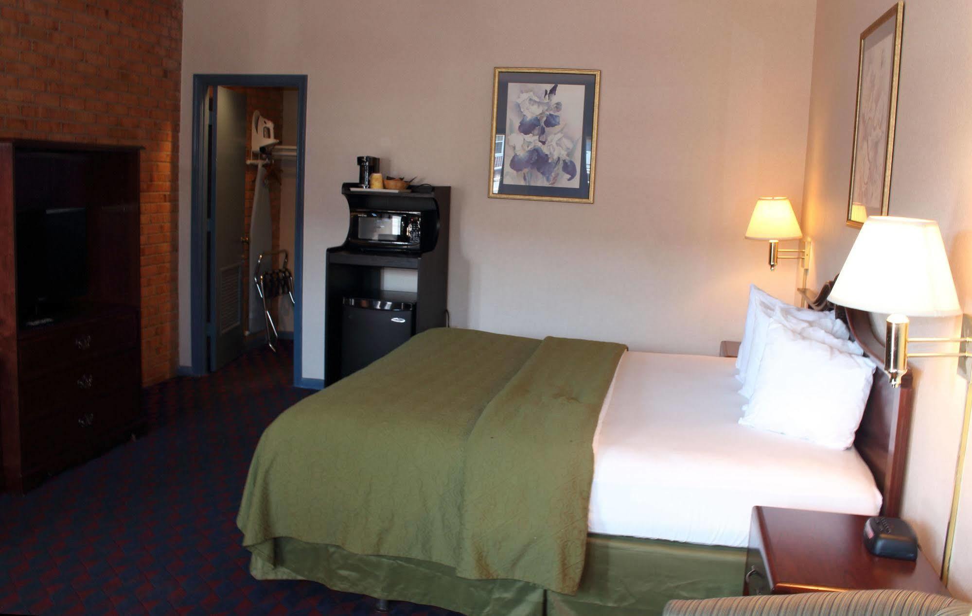 Governor House Inn Arlington/Falls Church Bagian luar foto