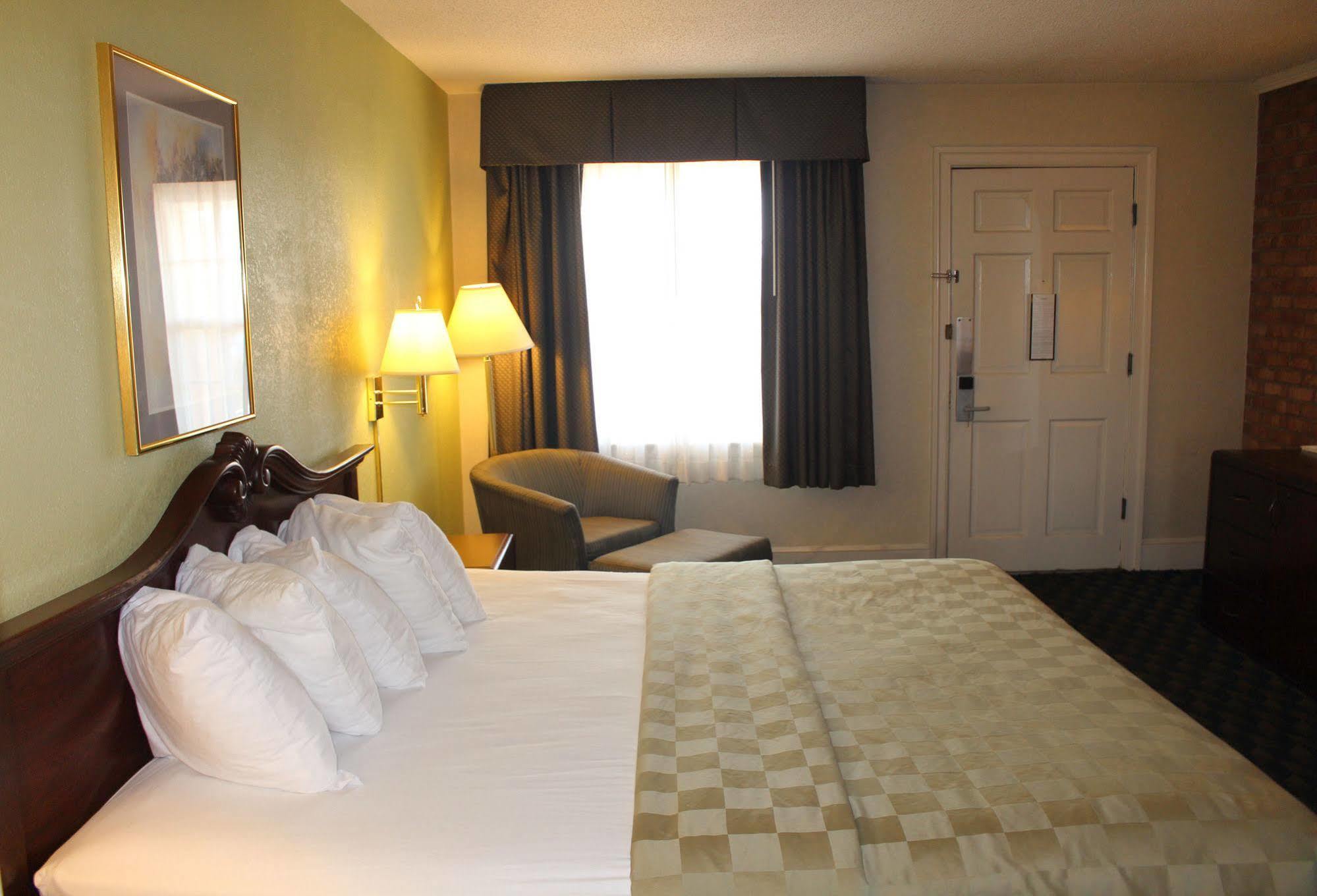 Governor House Inn Arlington/Falls Church Bagian luar foto