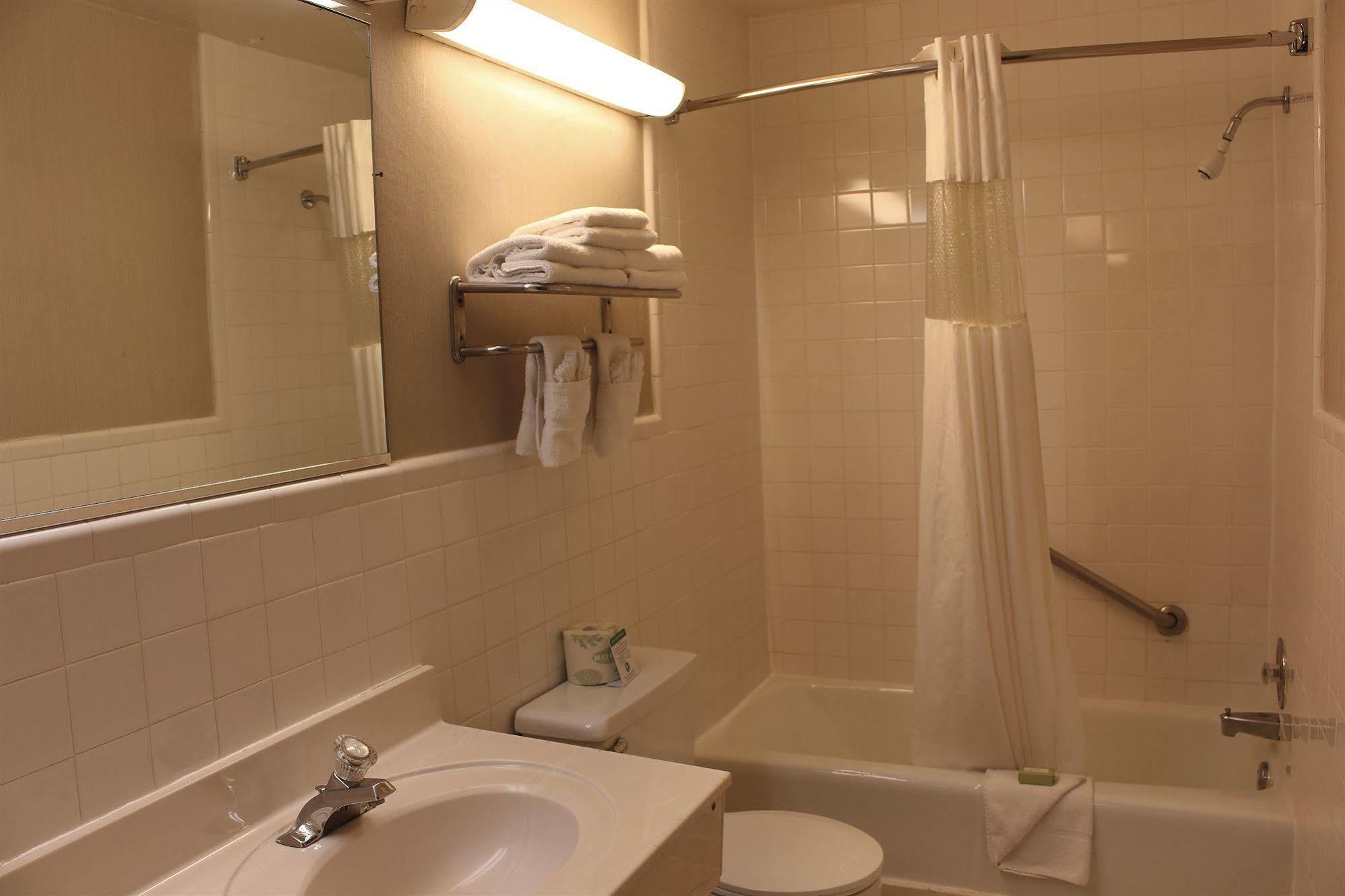 Governor House Inn Arlington/Falls Church Bagian luar foto